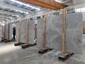 قصّ الرخام بتقنيات حديثة للحصول على ألواح مثالية