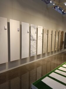 يتمتع الرخام الترك بتنوع لوني فريد، وجودة عالية، وأسعار تنافسية مقارنة بالرخام الأوروبي