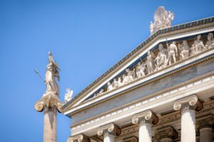 الحجر الذي نطق بالسلطة: لماذا اختارت الحضارات الرخام دون غيره؟