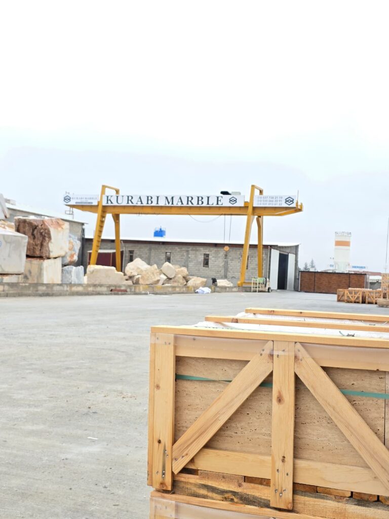شركة قُربي للرخام تعمل على تصنيع وتصدير الرخام التركي مباشرة من المحجر إلى المستهلك النهائي.